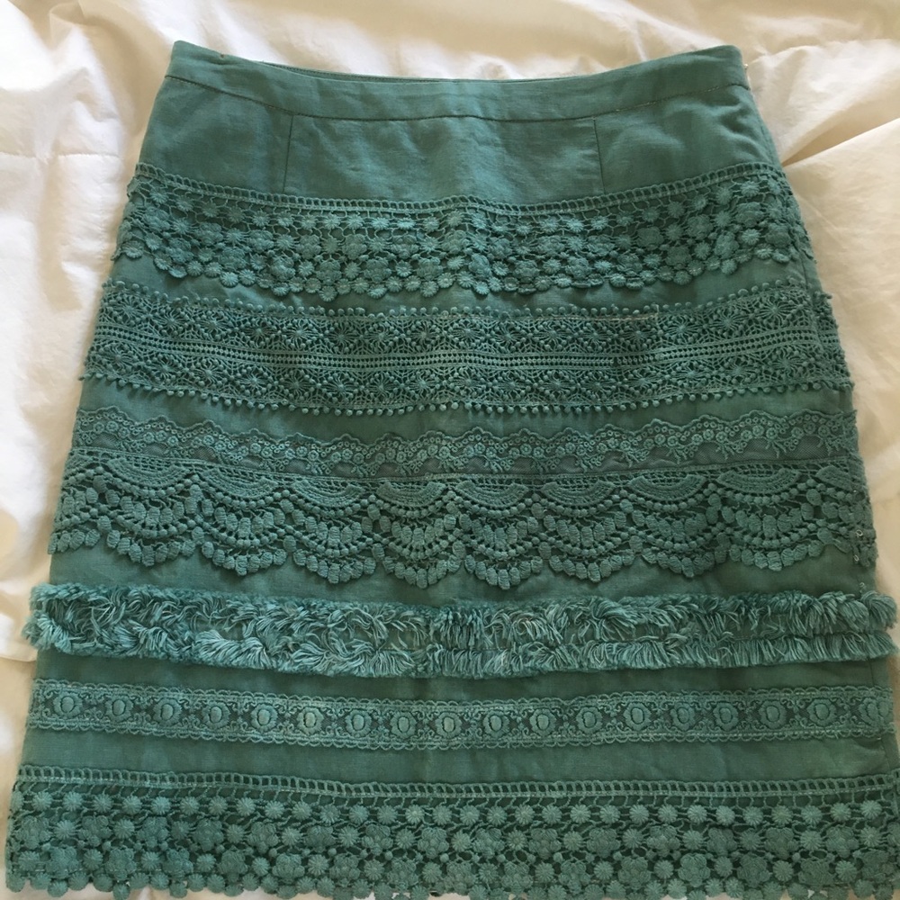 Elegant Lace Adorned Mystree Skirt Size S